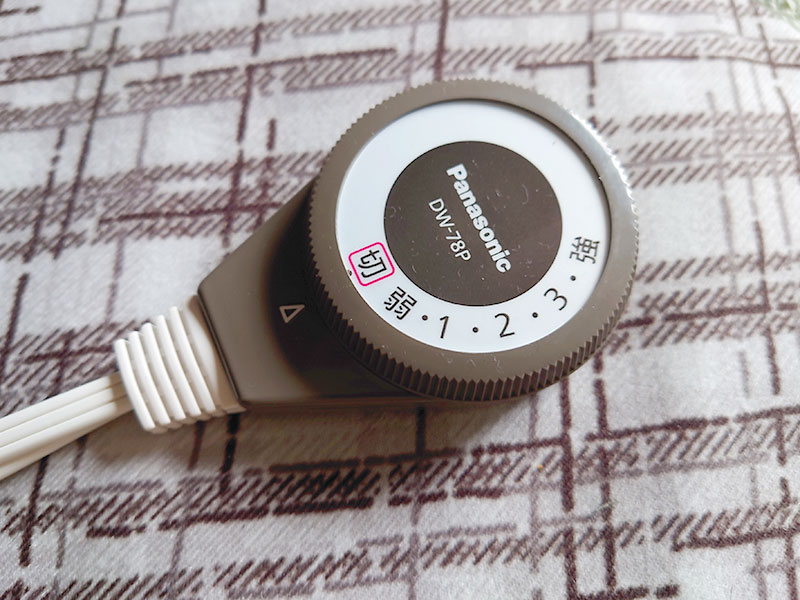 【新品】パナソニック　電気あんか　DW-78P-H Amazon | パナソニック 電気あんか ソフト(大形) 格子柄 DW-78P
